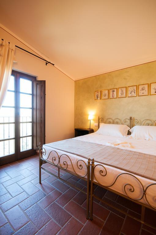 Agriturismo Borgo Tra Gli Olivi Кастилион Фиорентино Екстериор снимка